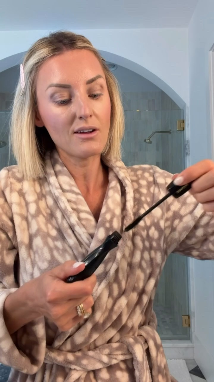 Getting to the end of my make up routine & adding my favorite lash primer & mascara! I have been using both of these for years! @nordstrombeauty #NordstromPartner

Loverly Grey, beauty, Nordstrom, make up routine, lash primer, mascara 

#LTKBeauty