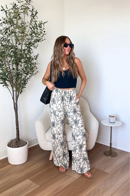 Love these wide leg pants from Abercrombie!! They’re 20% off plus extra 15% off with code AFNENA. I got a small long 