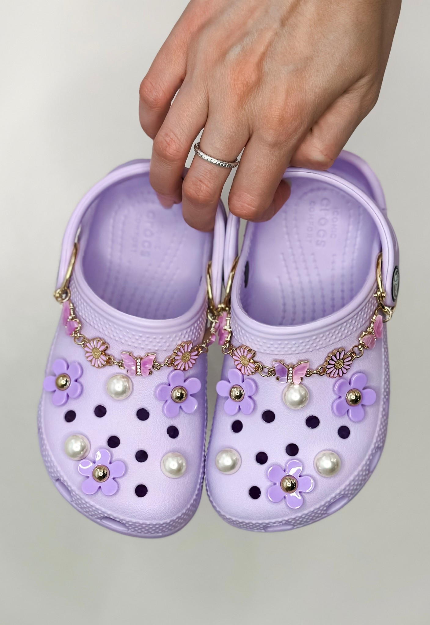 Girly crocs 💜


Crocs, kids crocs, Amazon finds 

#LTKKids #LTKCyberWeek #LTKSaleAlert