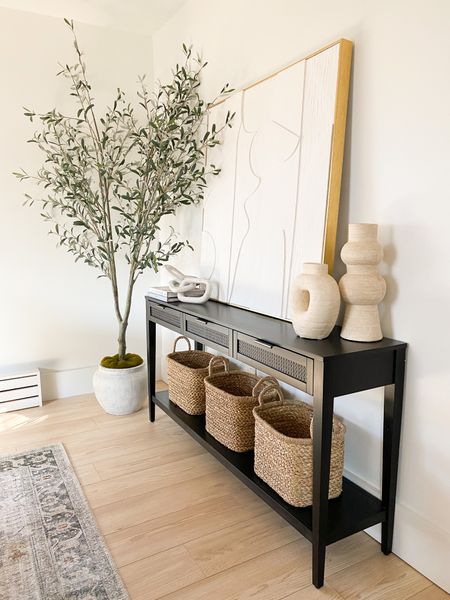 Simple and modern decor!

#entrytable
#vases
#walldecor
#abstractart
#baskets
#tree