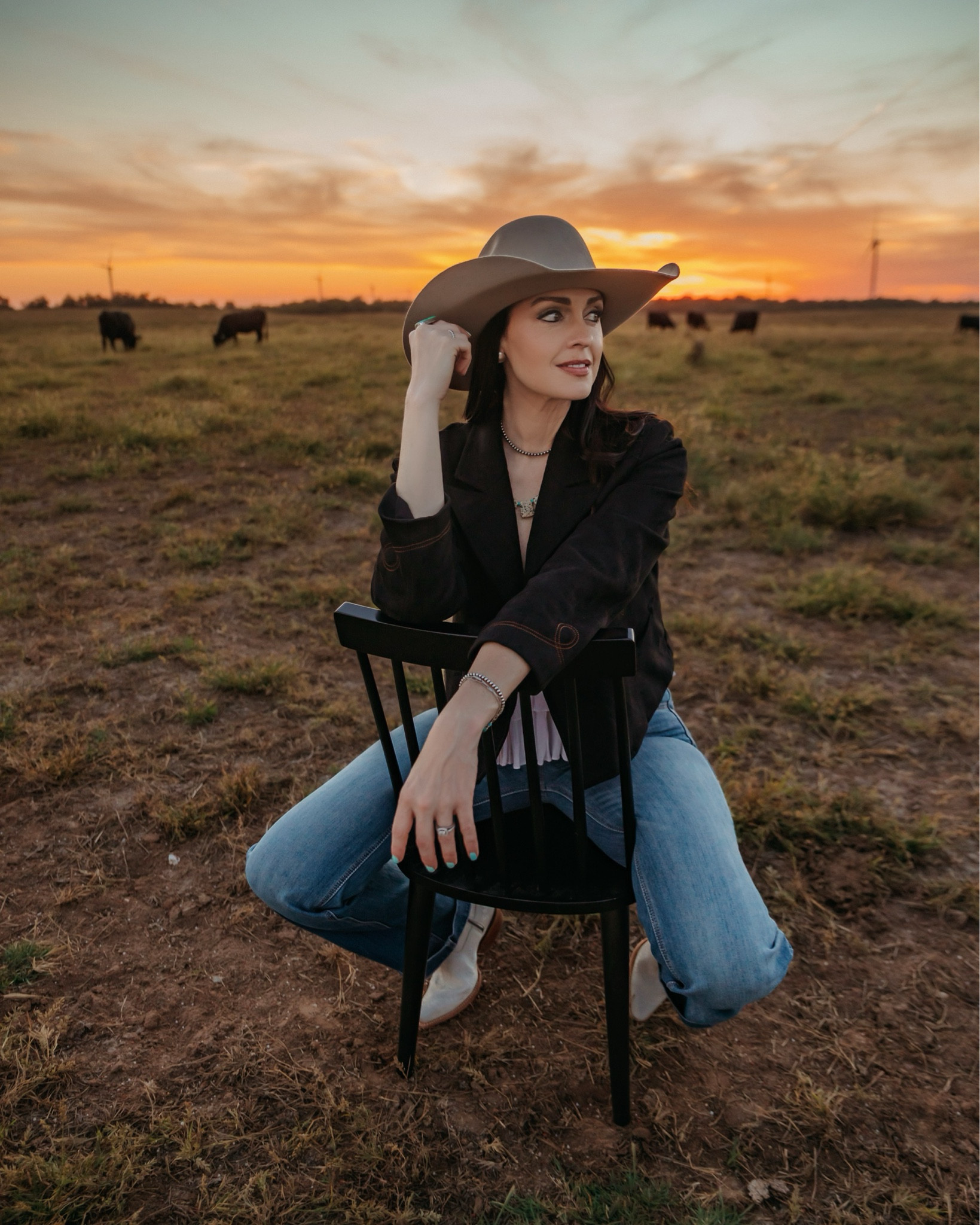 Back for day #2 of my fall picks from @petticoatjunctiontx!

This blazer is GORGEOUS and the boot stitch detailing is stunning. 

These trouser jeans are so good (and even come in extra long lengths for us tall girls). 

Throw in these gorgeous white booties and you've got the perfect fall outfit!

Photos: @lulubirdcreative

#LTKTall #LTKSeasonal #LTKStyleTip