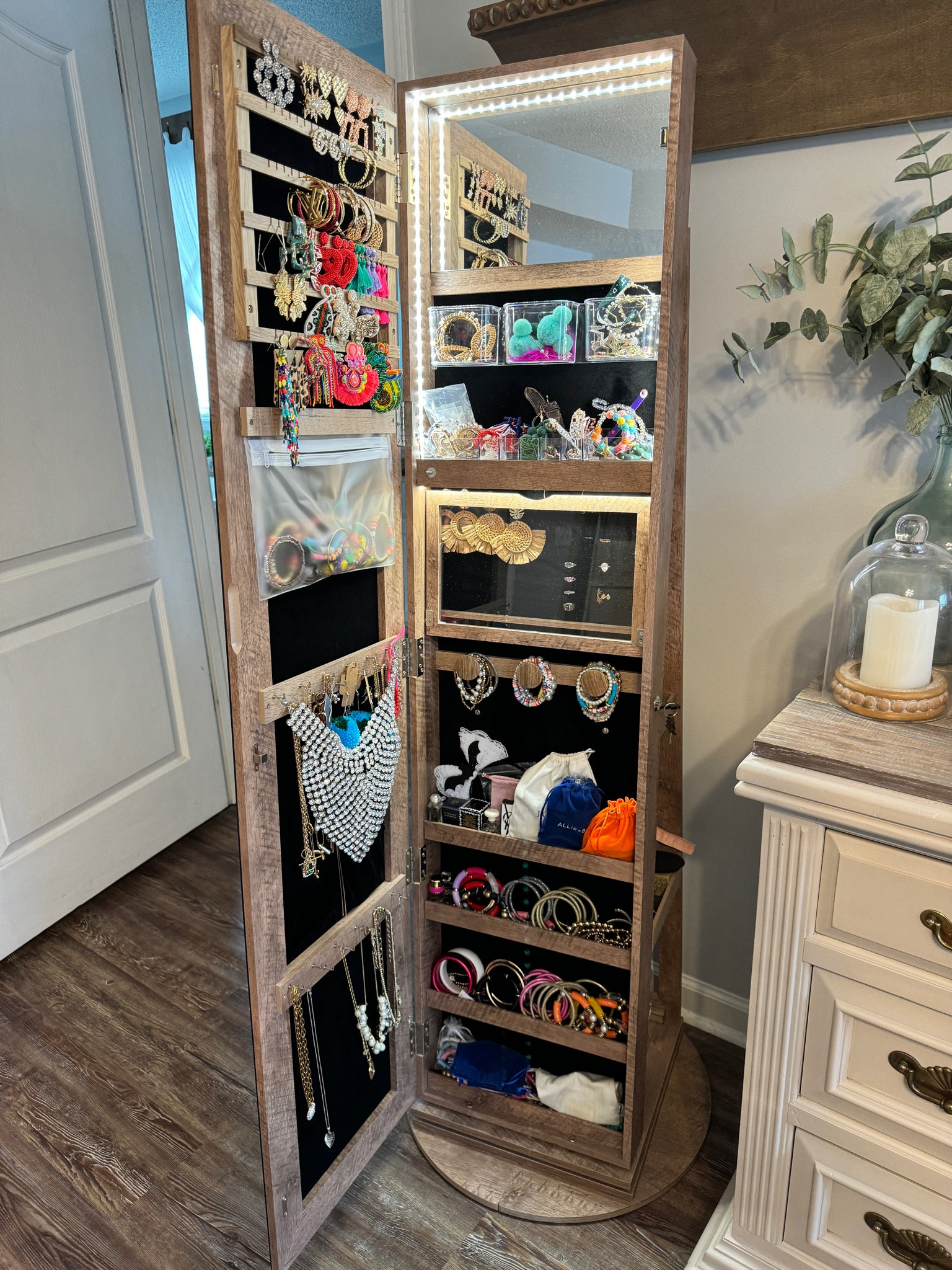My mirror/jewelry box combo is part of the Amazon Sale!



#LTKU #LTKHome #LTKSaleAlert