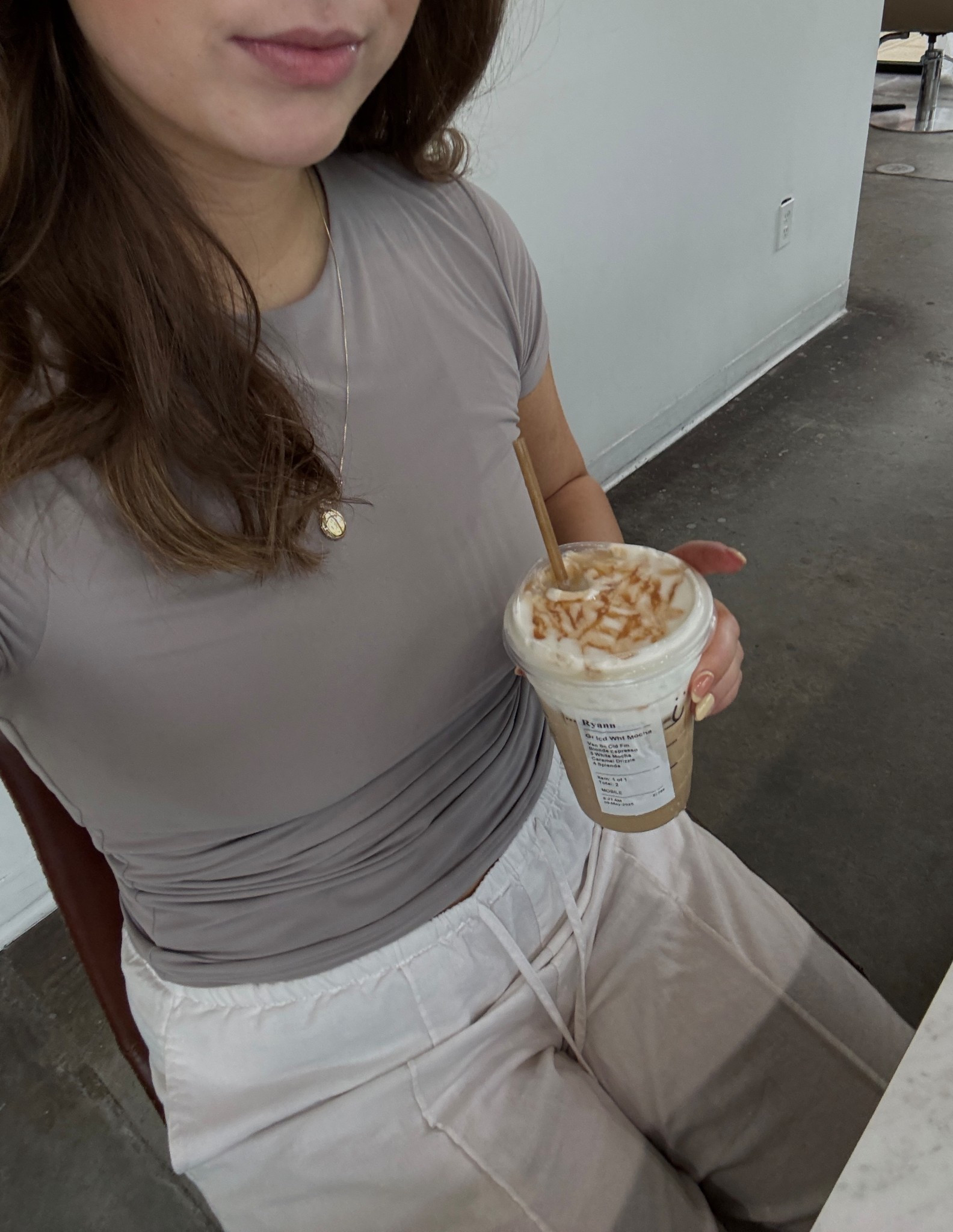 m in top s in pants 😚