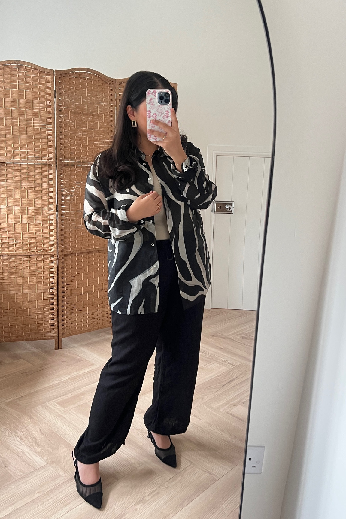 linen outfit, patterned linen shirt 