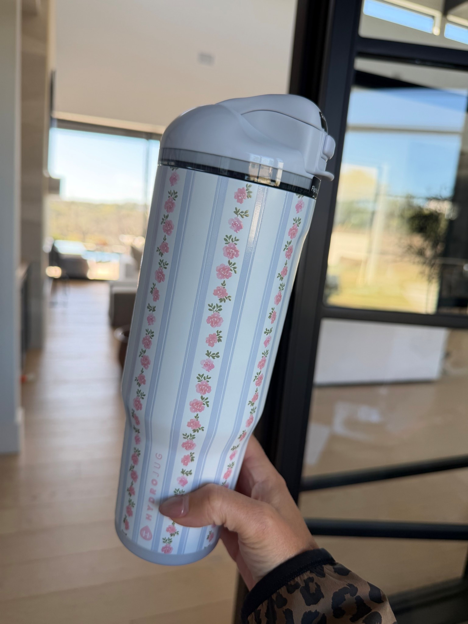 New Hydrojug floral collection 🌺 🌸 use code ASHLEE