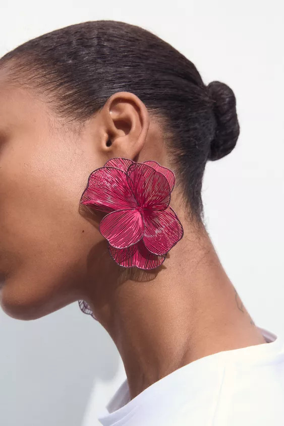 CONTRAST BORDER FLOWER EARRINGS | Zara US
