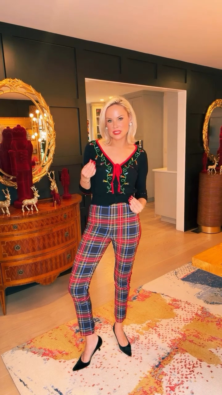 A little #christmascamp this holiday season 🎄 #teggyfrenchholiday #preppy #plaid #holidaystyle