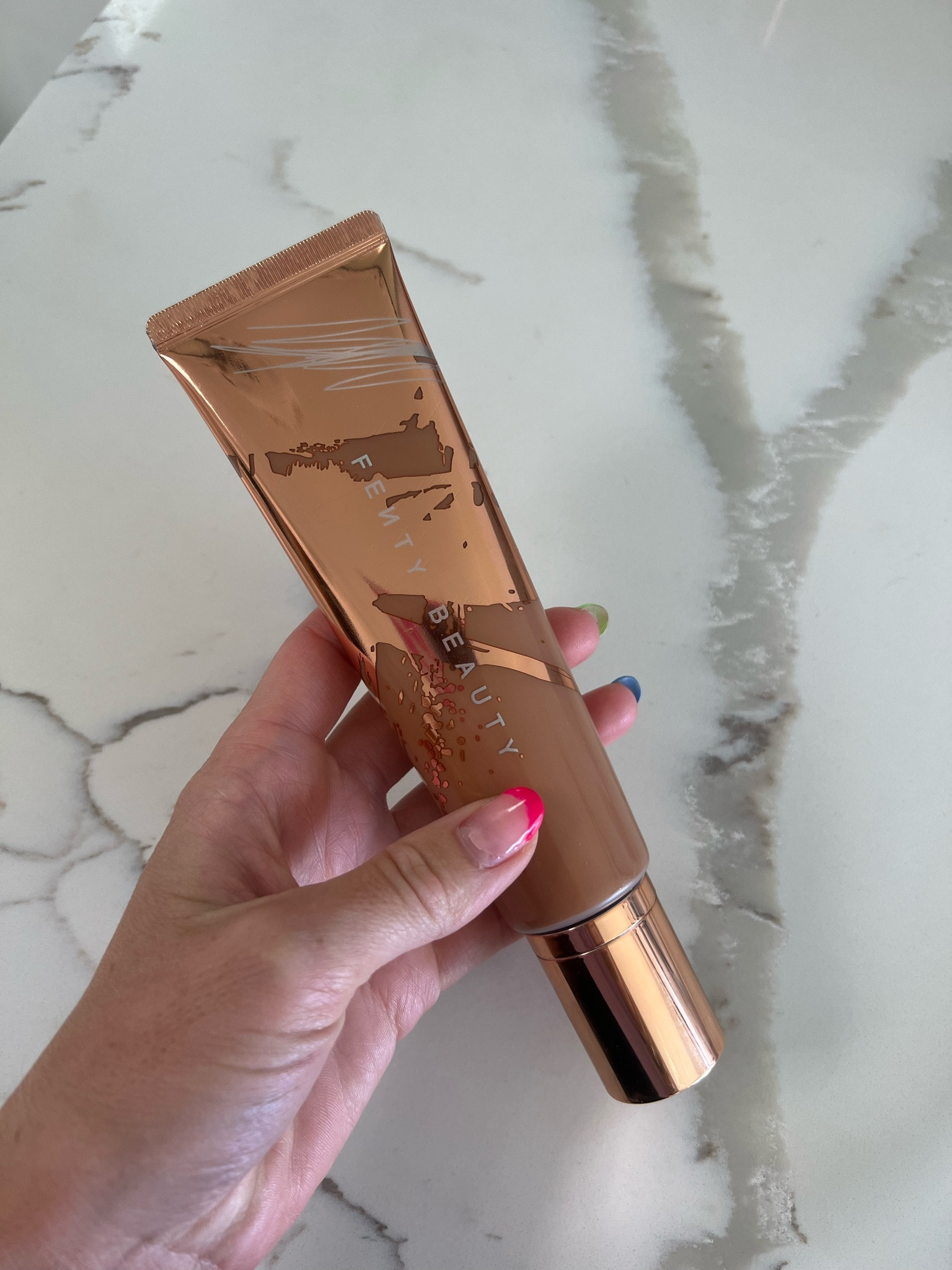 Best tan glow ✨
Color I use is Hunnie Hunnie 