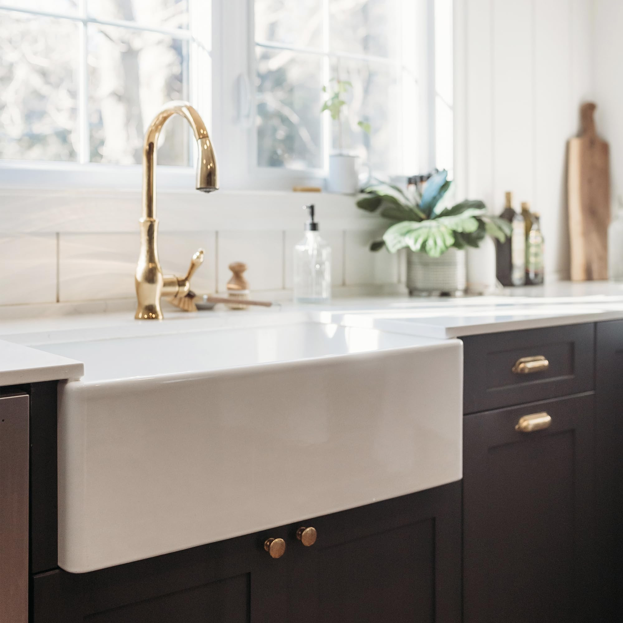 Austen Crisp White Fireclay 33" Single Bowl Apron-Front Undermount Kitchen Sink | Amazon (US)