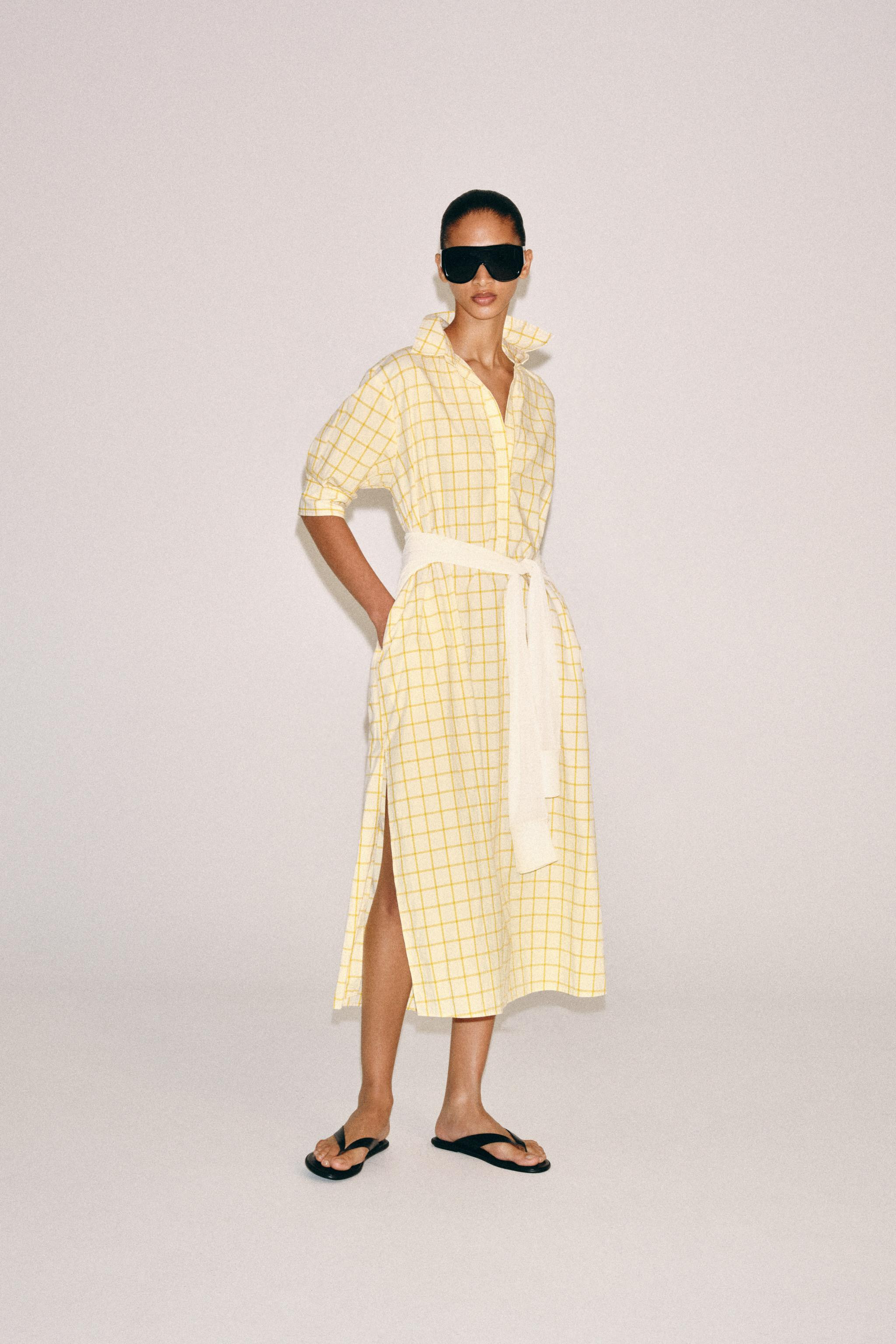 Model height: 178 cmZARA WOMAN COLLECTIONDress made from cotton yarn. Featuring a regular collar,... | Zara UK