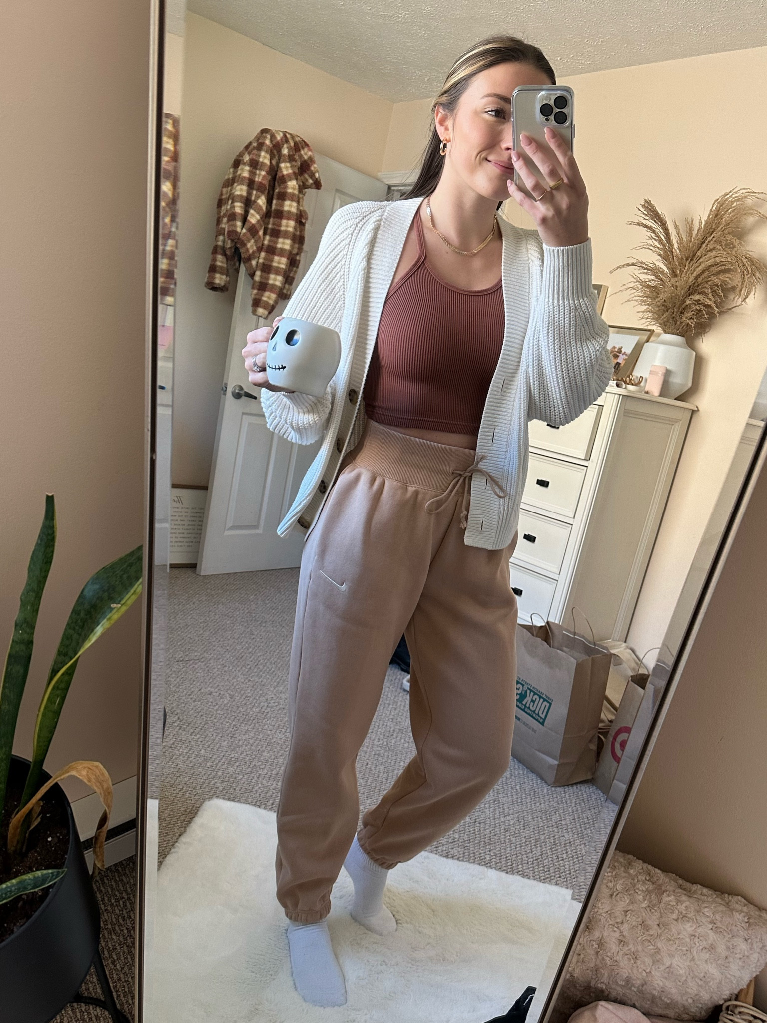 The coziest sweatpants ever! Perfect for Sunday errands & then relaxing at home. 🍂🏈🙌🏼
Wearing an XS in the sweatpants - typically a S but these run big! 
XS/S in crop 🫶🏼  

#LTKfit #LTKSeasonal #LTKunder100