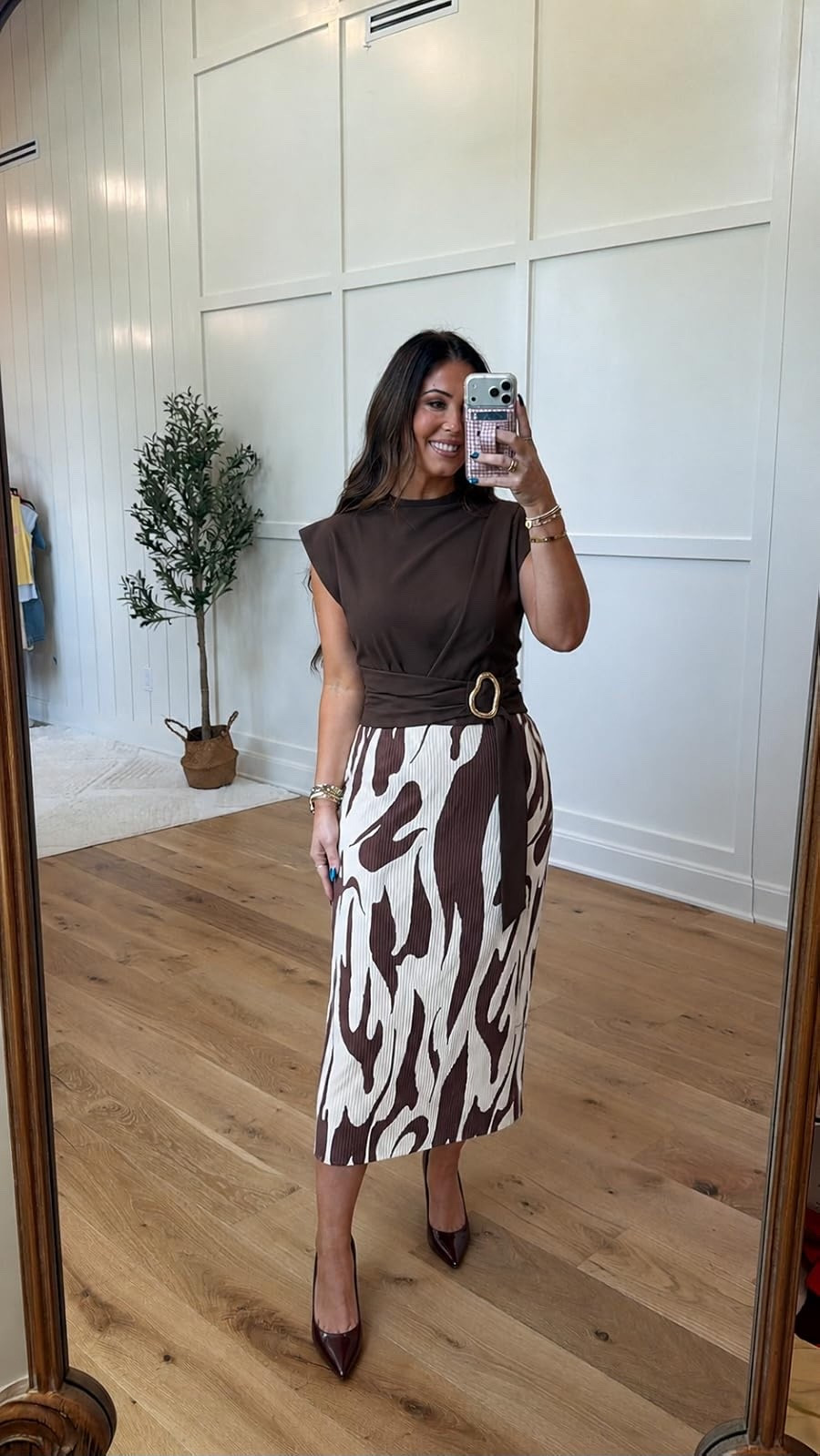 This outfit is giving chic European vacation dinner energy 🤎 The brown + cream print is SO good and the gold buckle detail pulls the whole look together perfectly ✨ Paired it with pointed heels for the easiest elevated look! 


#LTKStyle #DateNightOutfit #VacationStyle #NeutralOutfit #MidiDress #SummerStyle #LTKFinds #ChicStyle

#LTKmomlife #LTKootd #LTKdayinmylife