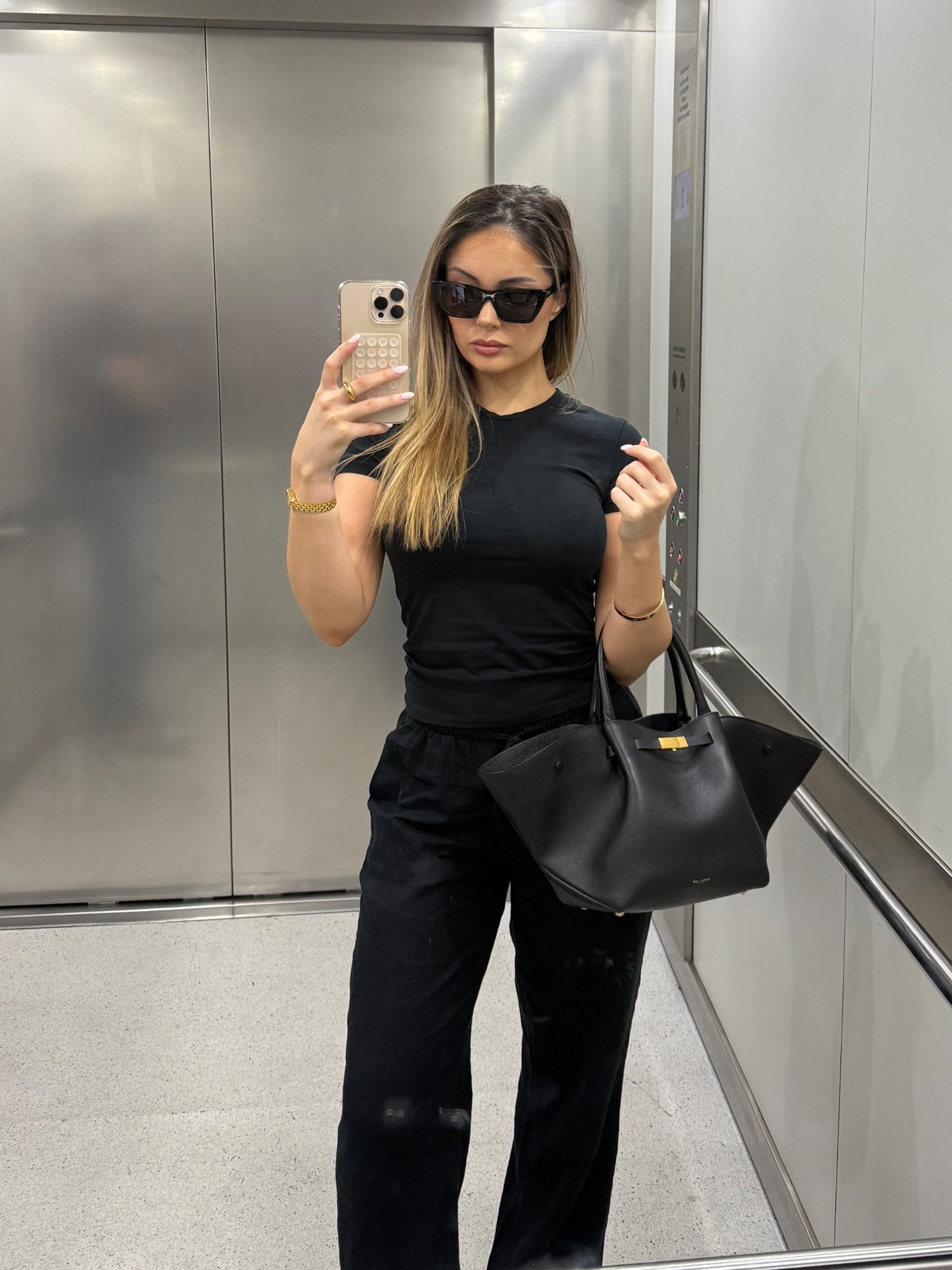 Today’s outfit for running errands 🤍 I’m wearing size XS in the top and XS Regular length in the trousers 

#ootd #dailyoutfit #dailyoutfits #allblackoutfit #everydayoutfit #runningerrandsoutfit #abercrombie #ysl #sunglasses #demellier #cendre #revolve #revolveme #yslmica #yslsunglasses #sunglasses #midinewyork #blackleatherbag #stylingtips #stylingideas #stylinglinentrousers #dailyoutfits #outfitinspo #outfitideas #LTKxAbercrombie 

#LTKautumn #LTKstyletip #LTKmodest