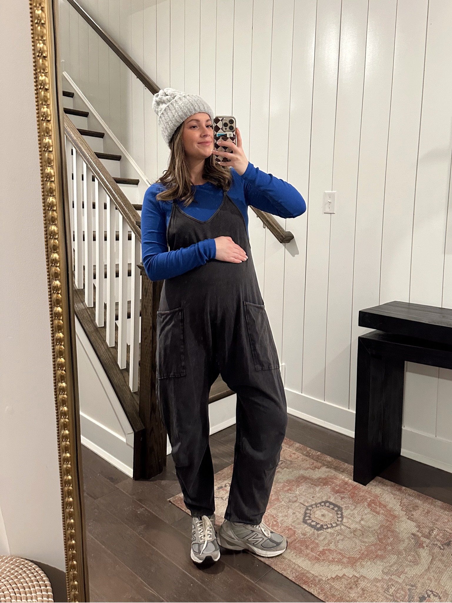 Medium in the tee & XS in the jumpsuit! But I need a small or medium it’s a lil tight with a bump! 