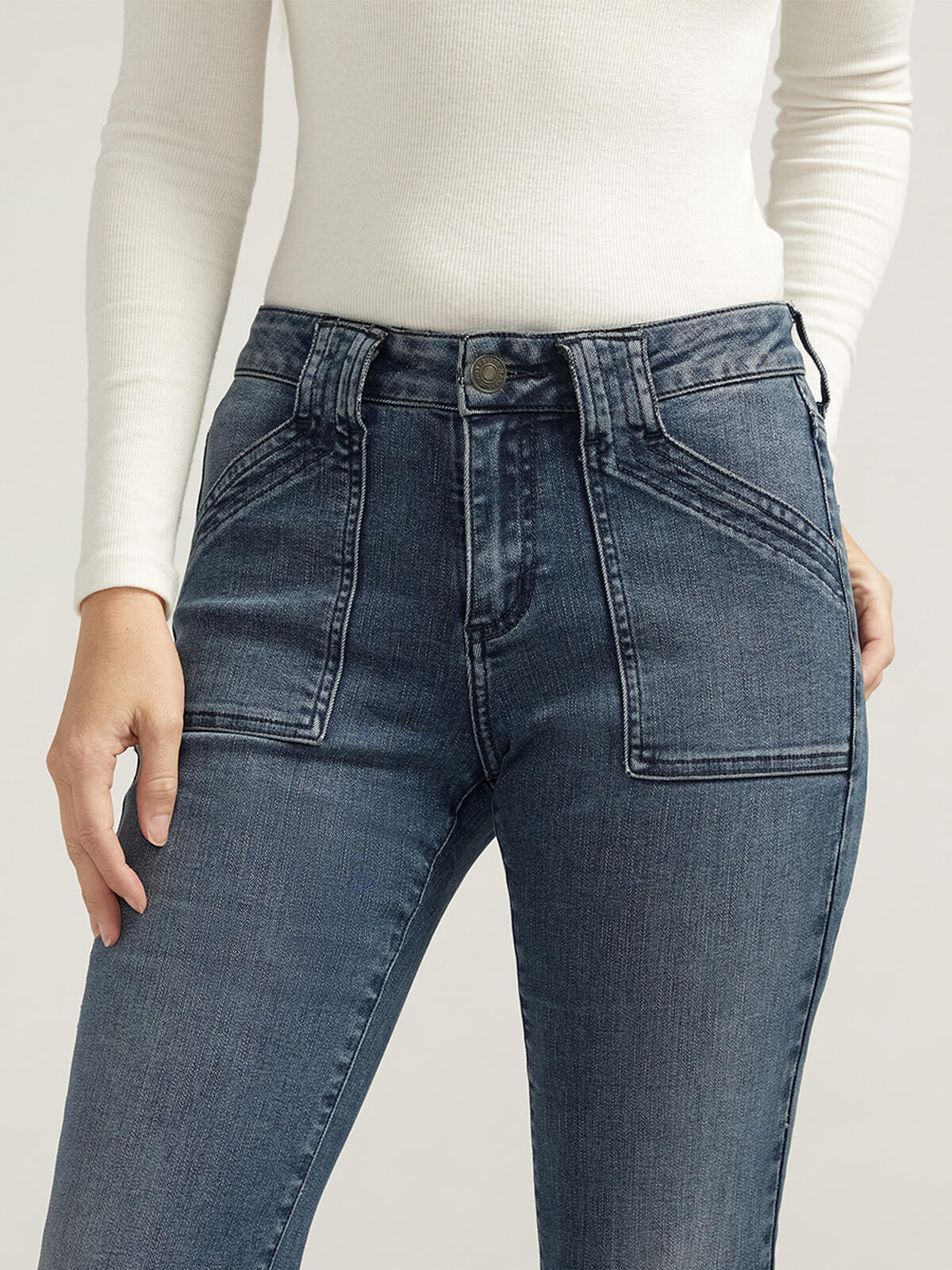 Suki Mid Rise Flare Leg Jeans | Silver Jeans Co. (US)