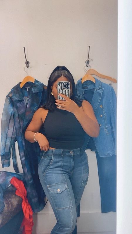 I’m wearing a size 6 in theses jeans. Denim, curvy girl jeans, spring outfit, flare jeans, denim jacket, black tank top 

#LTKstyletip