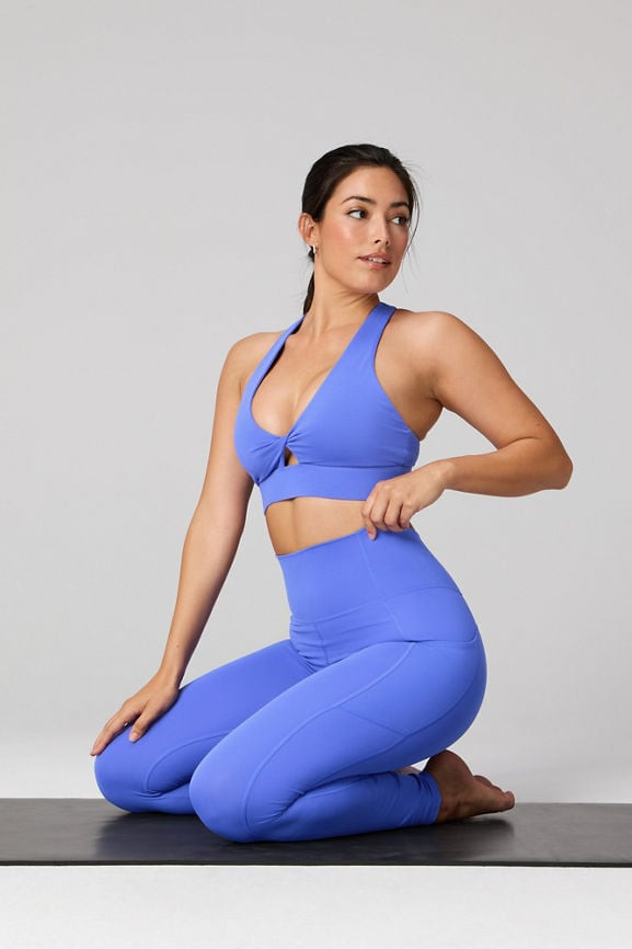 Oasis Twist Sports Bra + Oasis High-Waisted Legging 2-Piece Outfit | Fabletics
