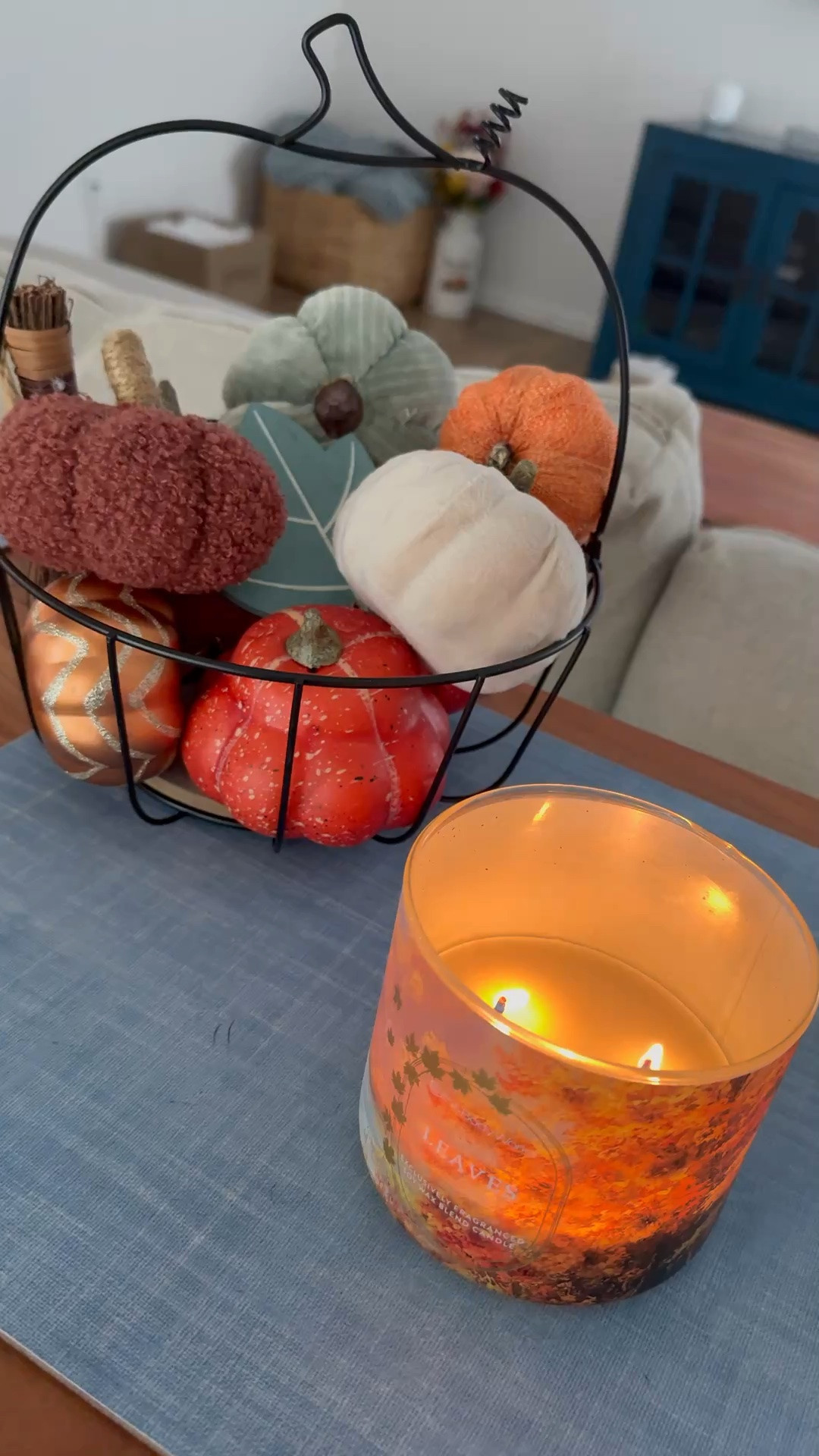 The cozy fall vibes every house needs: a @bathandbodyworks candle and a basket full of mini pumpkins!