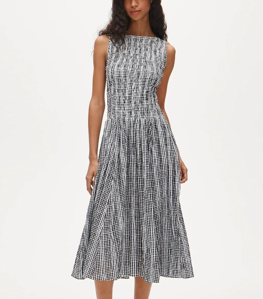 This JCrew dress is on sale! I own it in the gingham and it’s so flattering!!

Spring dress, vacation dress, spring outfit, spring fashion 