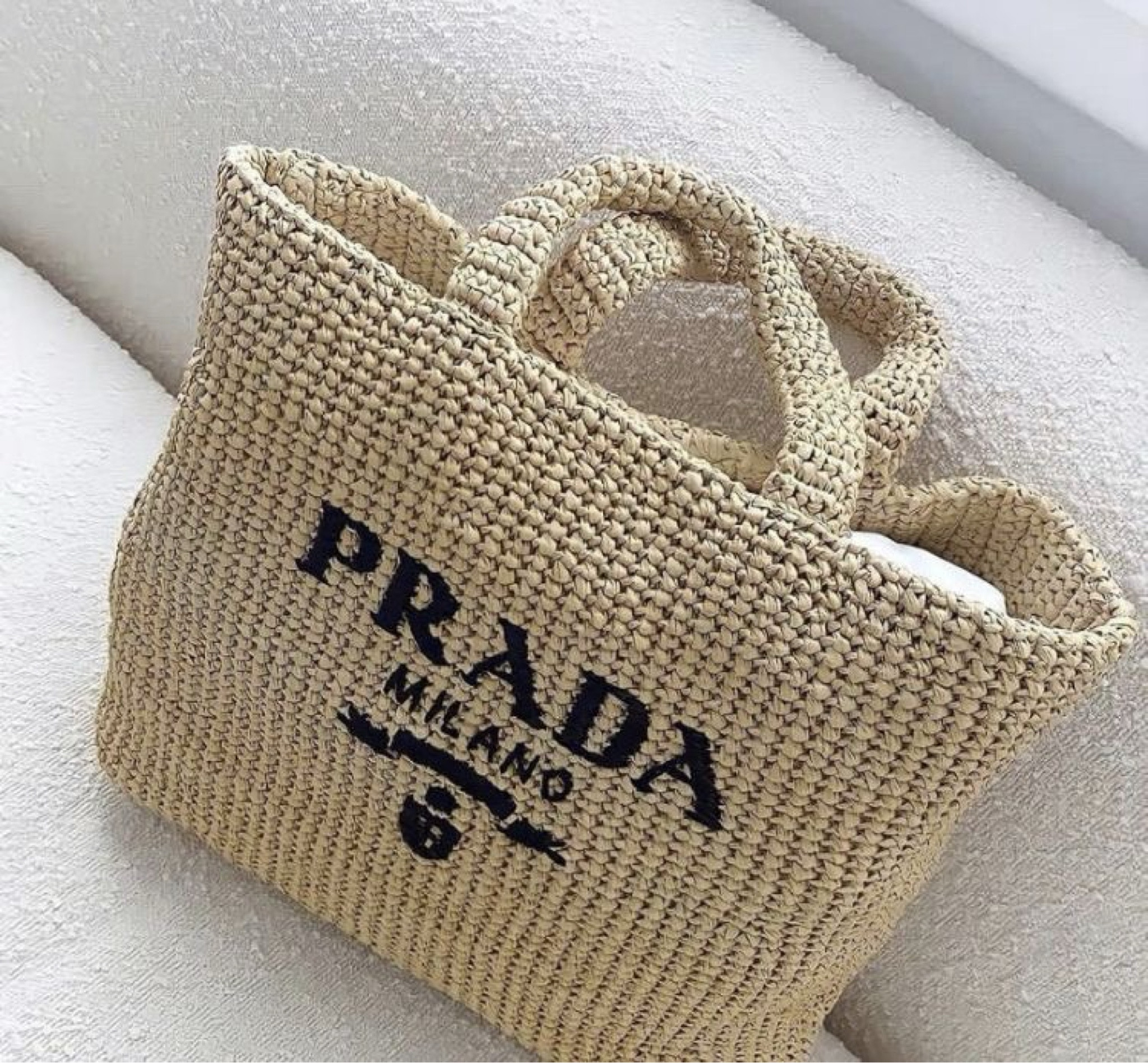 I love my Prada bag. 😍 I take her to the office, to the beach, for shopping…. I also found some cheaper options for you guys 😘😎
#prada #pradabag #korbtasche #pradashopper #basketbag #beachbag #strandtas he #ltkfestival #ltktravel #carmenjarawittich

#LTKSeasonal #LTKeurope #LTKitbag