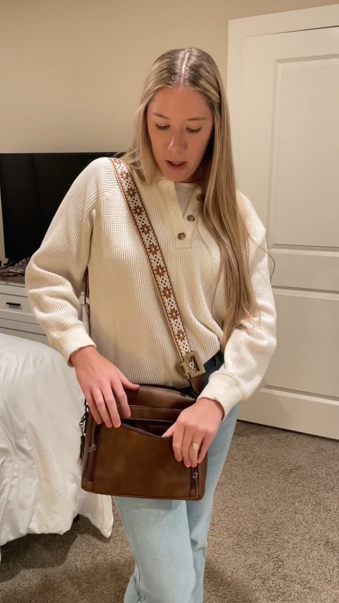 the perfect purse w/ a built in wallet!! 

fall purse, leather purse, crossbody purse, brown purse

#LTKFallSale #LTKItBag #LTKFindsUnder50