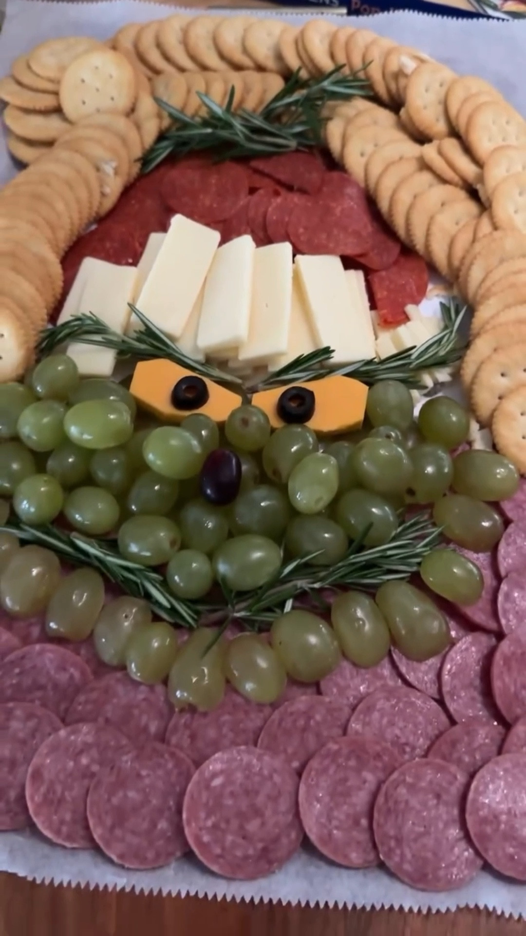 Because even the Grinch deserves a snack board 💚✨

Perfect for family movie nights, or your next Christmas get-together — and it comes together in minutes!

Save for your holiday hosting inspo 🎄

#ChristmasCharcuterie #HolidayBoard #GrinchParty #ChristmasWithKids #Grinchmas #MerryGrinchmas