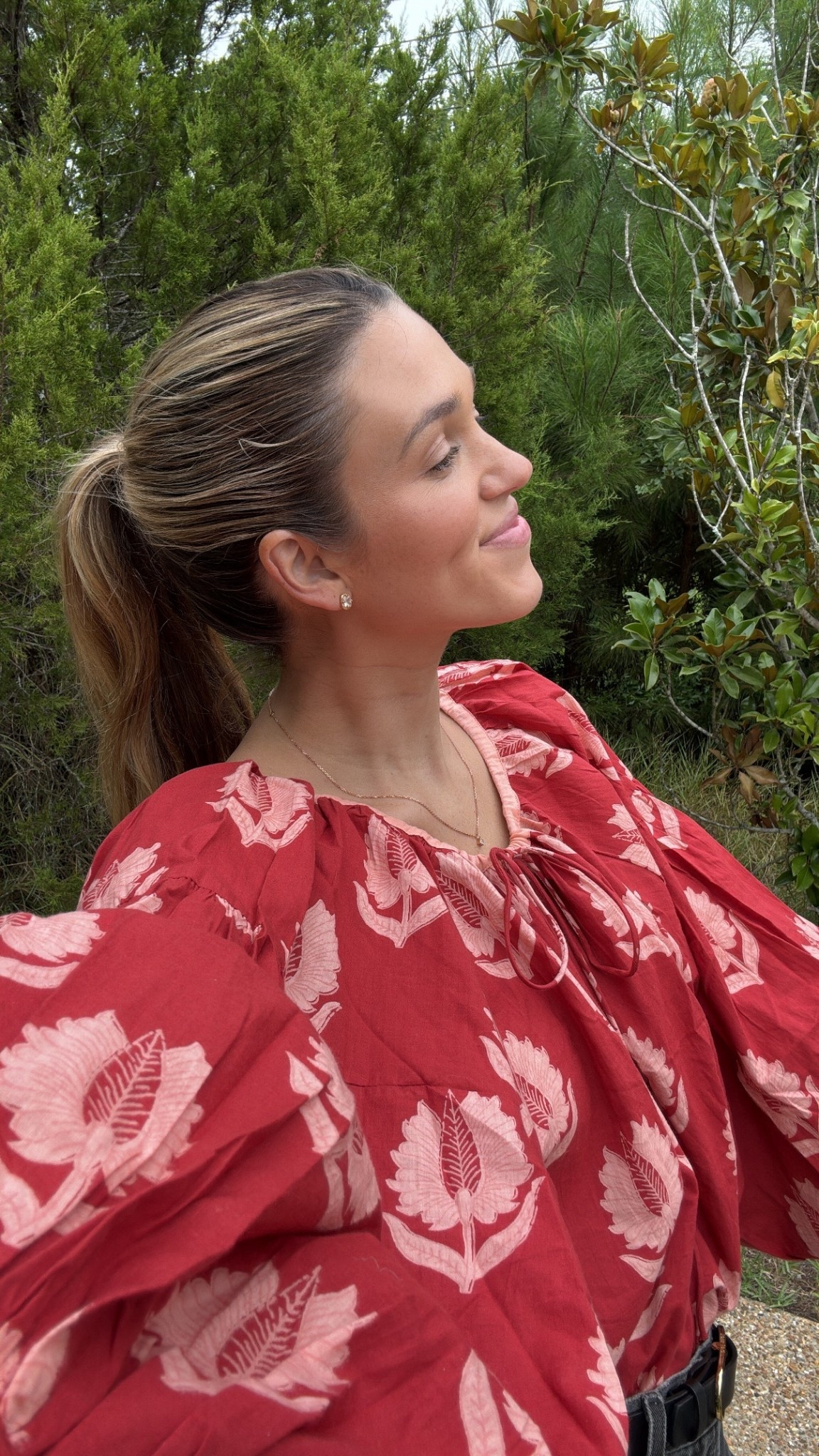 Loving loose blouses this postpartum! 🫶🏻