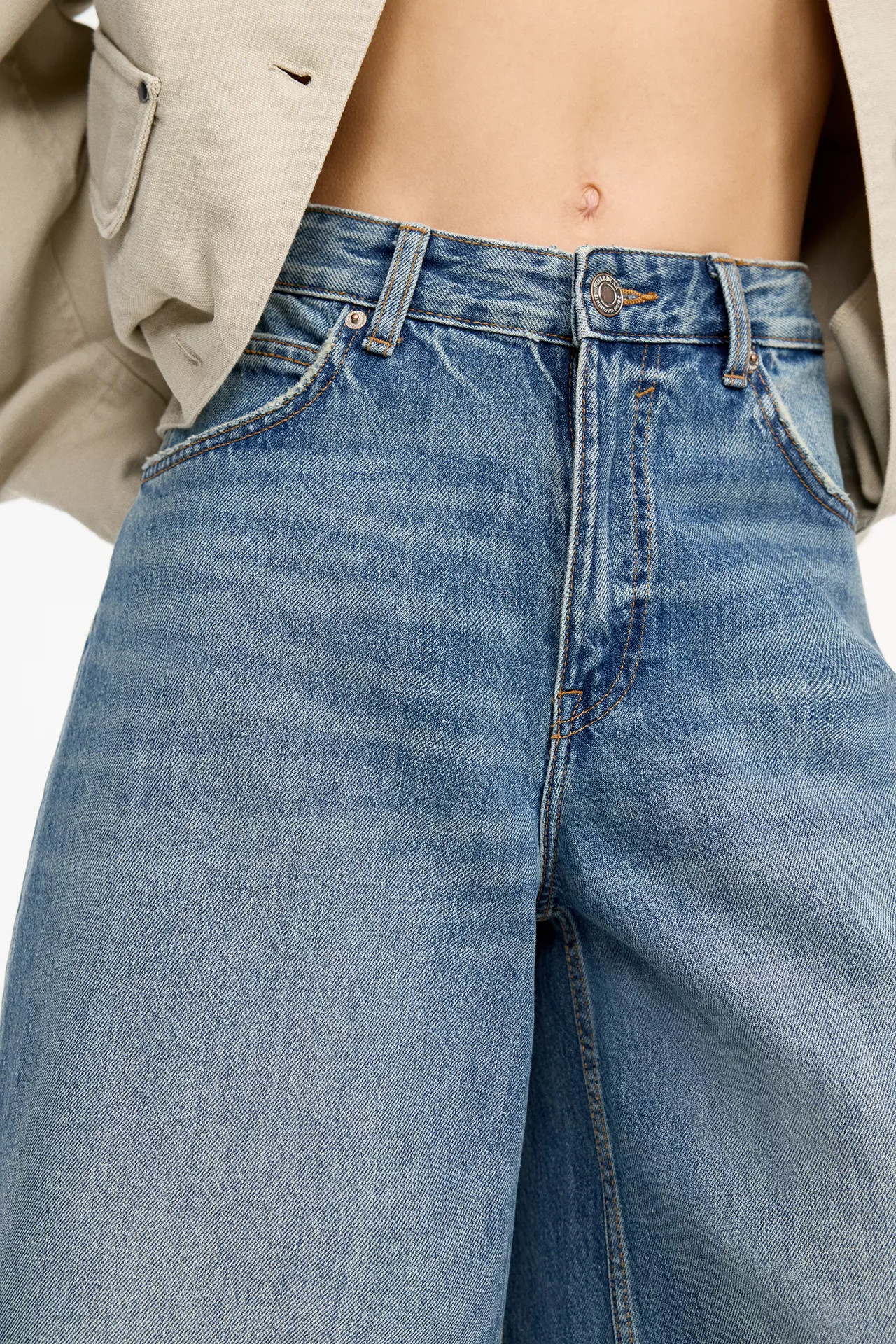 Low-rise baggy jorts | PULL and BEAR UK