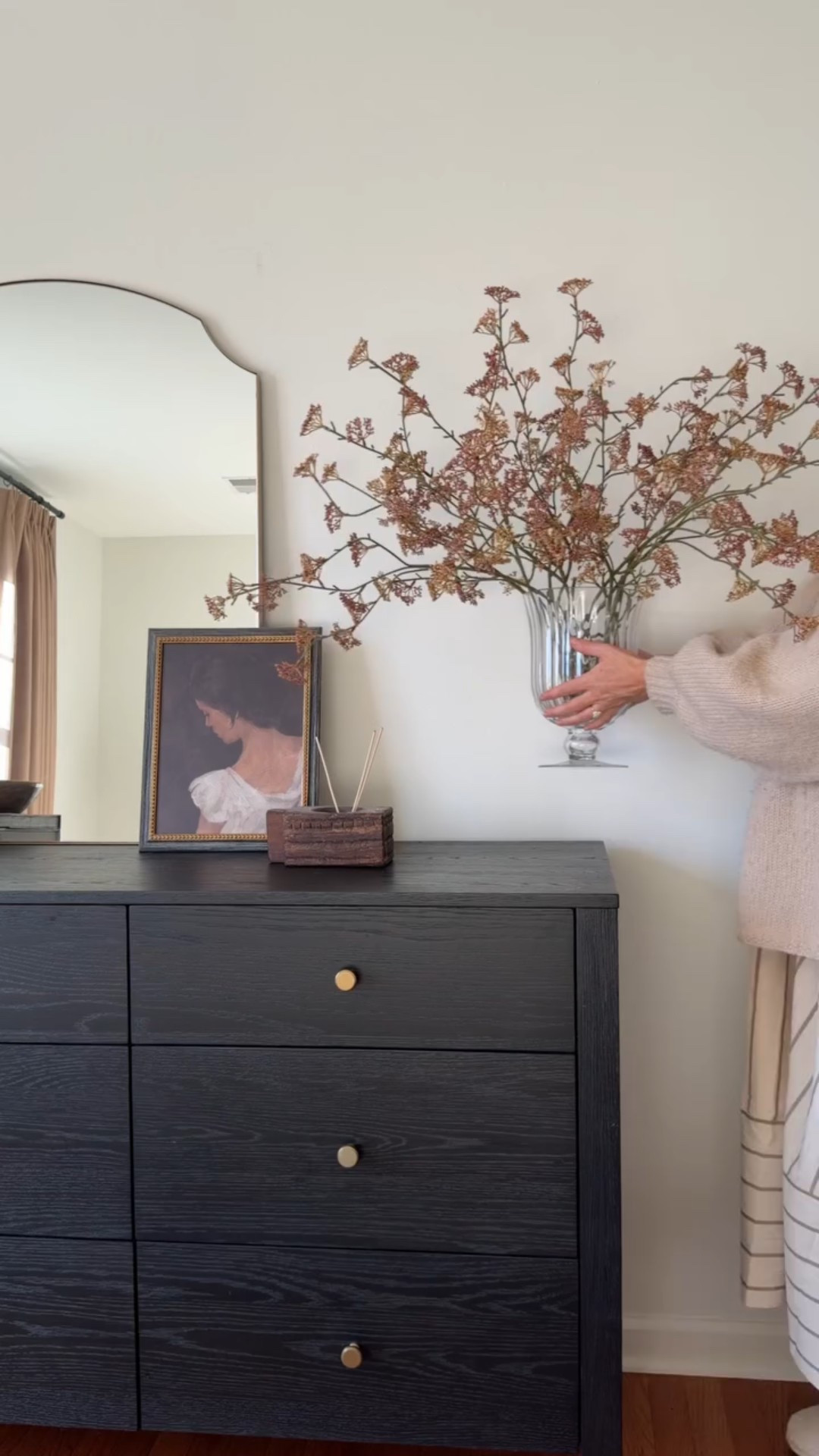 My favorite $1.82 stems from Walmart! 😍
I got these last year and I’m still in love! They come in a pack of 3 - I’m using 8 stems here

• Comment SHOP for links!

#homestyle #curatedhome #fauxflorals #springhomedecor