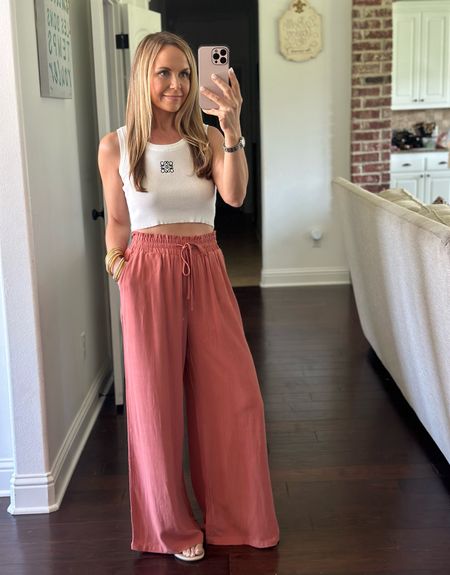 Linen pants with cropped tank, summer outfit 

#LTKStyleTip #LTKSeasonal