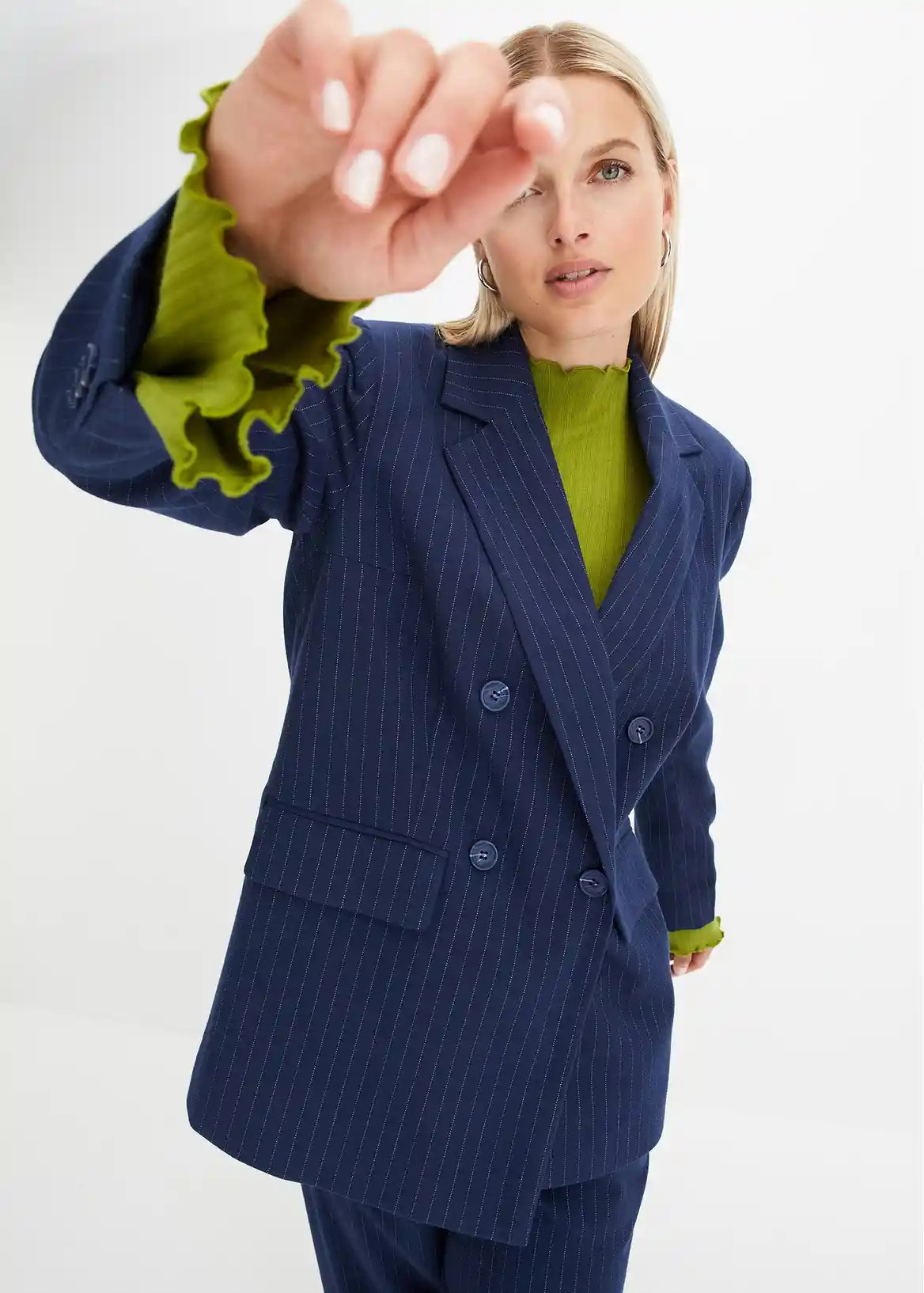 Doppelreihiger Blazer mit Nadelstreifen | Bonprix DE