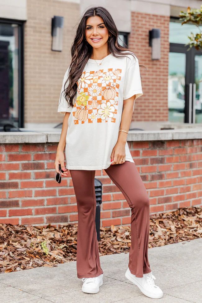 Smiley Daisy Pumpkin Ivory Graphic Tee | Pink Lily