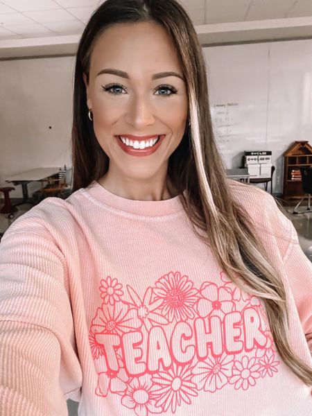 Teachers: YOU NEED THIS!!! 💕 this corded, oversized pullover is my fav to wear on jeans days! I’m wearing a large for an extra oversized fit 🙂



#LTKunder50 #LTKstyletip #LTKunder100