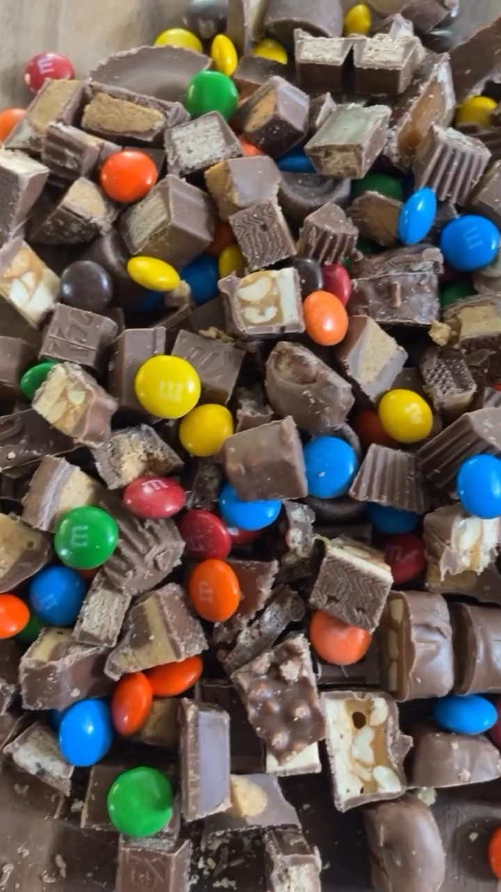 HALLOWEEN CANDY COOKIES🍫

Use your Halloween Candy to make these fun and delicious cookies! Chop up a variety of your favorite candy and stir them into cookie dough. Bake and enjoy! And if you are all sugared out, you can make cookie dough balls, freeze them for up to 3 months, and bake later!🎃

#LTKHoliday #LTKKids #LTKHome