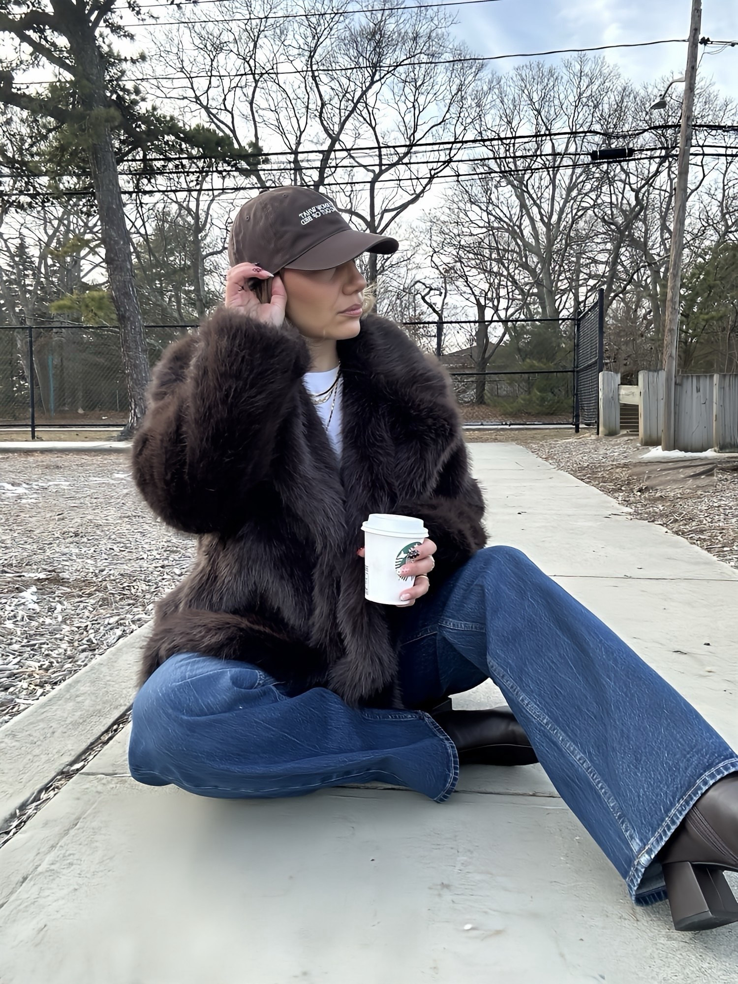 Faux fur coat size medium from the Gap 


#LTKSeasonal #LTKMidsize #LTKOver40