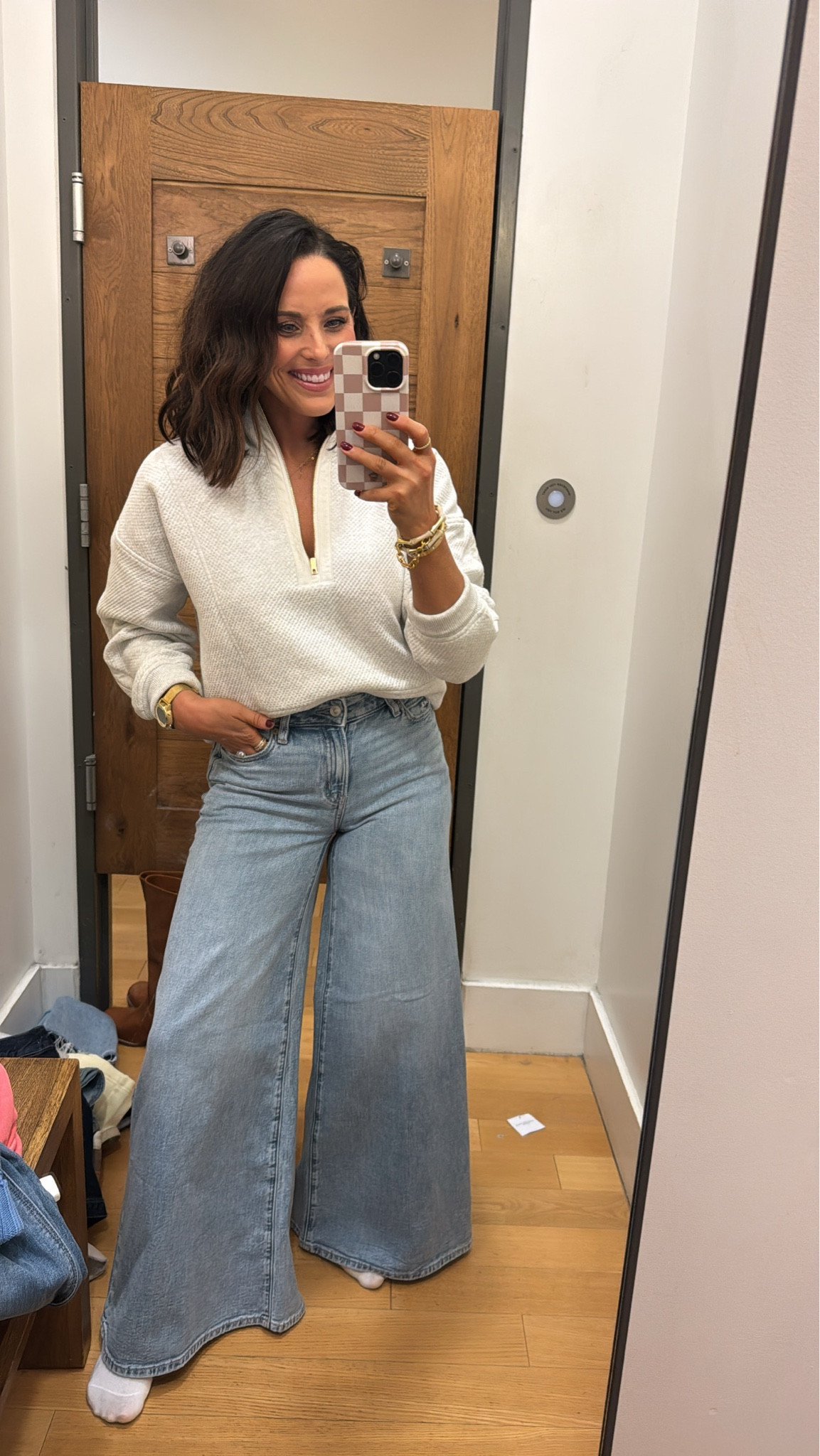 These wide leg pants are sooo chic and definitely a statement piece!
wide leg jeans, flare jeans, medium wash jeans, casual outfit, mom outfit, VintagePickin, aprilwilkss

#LTKSeasonal #LTKootd #LTKPetite