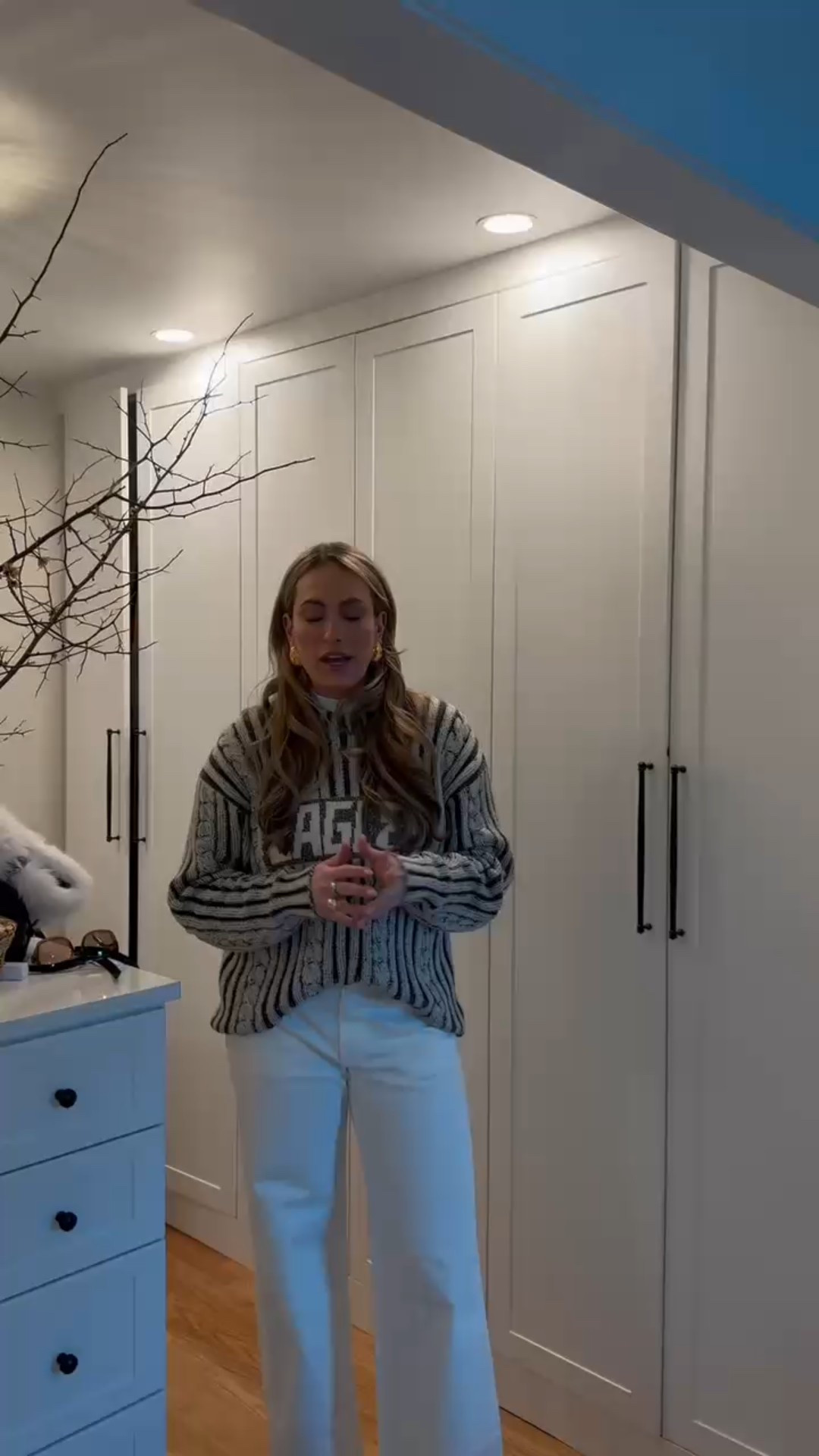 This sweater is a whole vibe @offseasonbrand

@stylingwithnikkii

#nfl #philadelphia #philadelphiaeagles #gobirds #nflwife

#LTKootd #LTKgrwm #LTKdayinmylife