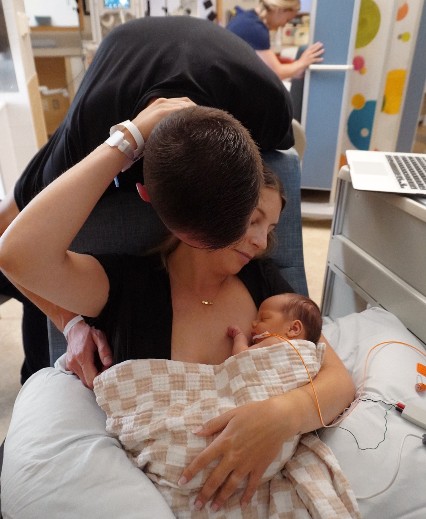 breastfeeding cover doubling as a swaddle 💘

#LTKFindsUnder50 #LTKSaleAlert #LTKBaby