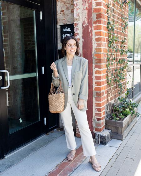 Monthly outfit planner: MAY: Spring looks | oversized blazer, white denim, straw circle tote, sandal

See the entire calendar on thesarahstories.com ✨ 


#LTKStyleTip