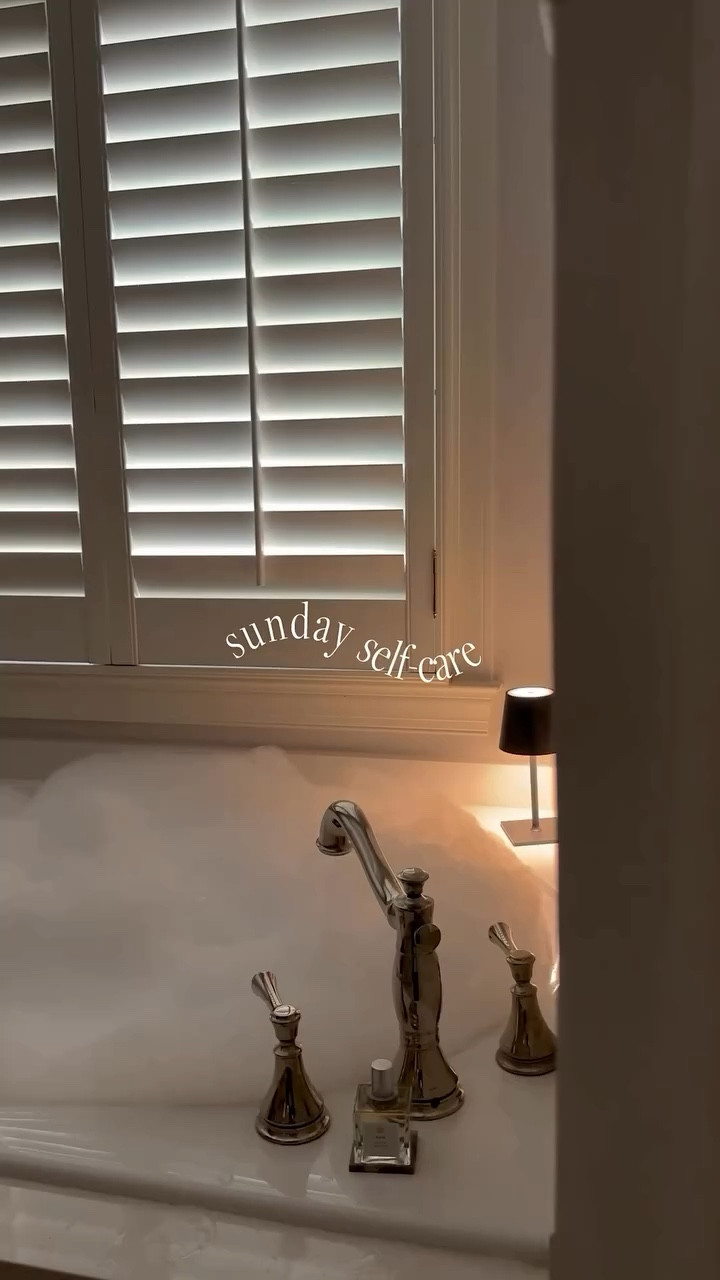 sunday self-care 〰️

+ @zentsofficial moisture wash in fig 
+ @drinkhiyo functional mocktail 
+ @drafttop can opener 
+ @amazonhome portable shower lamp
+ @amazonhome towel warmer