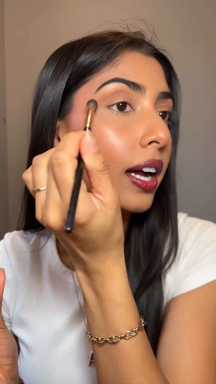 how I make my eyes stand out in my everyday makeup looks @anastasiabeverlyhills @fentybeauty @maccosmeticscanada 
.
.
.
#eyeshadow #everydaymakeup #eyeshadow #eyeshadowtutorial #bronzer