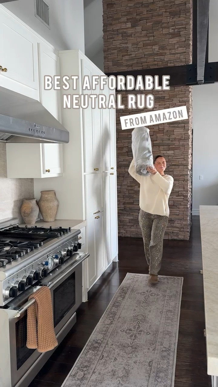 Obsessed with this neutral rug from Amazon! I want it in every color, linking them down below! 🫶🏻🤎 

Amazon home 
Amazon finds 
Area rug 
Kitchen runner 
Neutral rug 

#LTKVideo #LTKHoliday #LTKHome