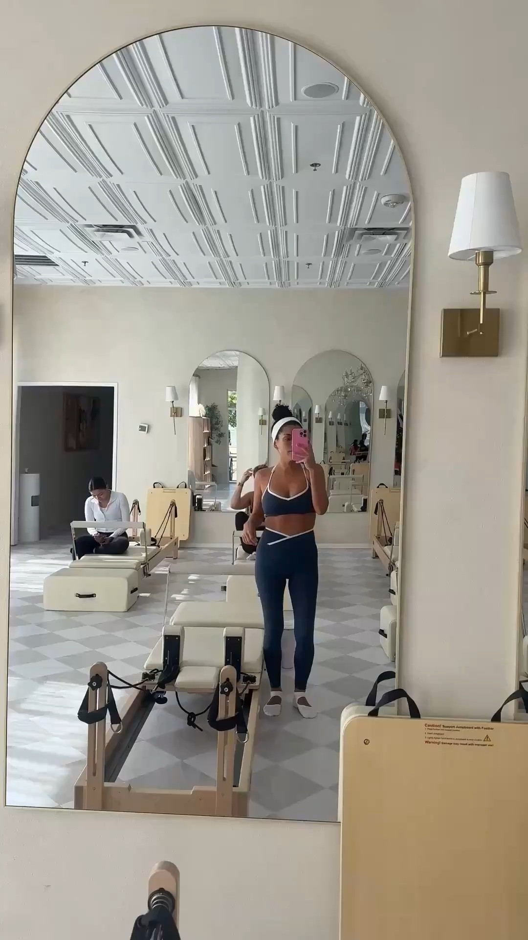 Clean set, slick hair, and that post-workout glow just hits different ✨

#pilateslook #athleisurestyle #ltkfitness 

#LTKdayinmylife #LTKootd #LTKfitnessgoals