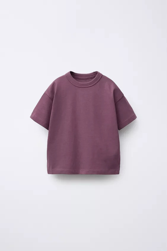 Round neck T-shirt with short sleeves. Slits at hem. | Zara US