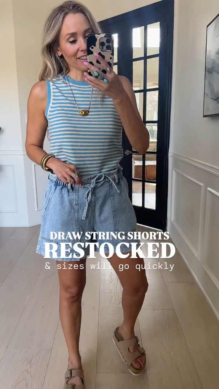 The viral drawstring shorts are going CRAZY viral bc they are the short version of the Gap Inspired drawstring jeans. Comes in 4 stunning colors & FULLY RESTOCKED!!!!! 

Wearing size s / my tts 