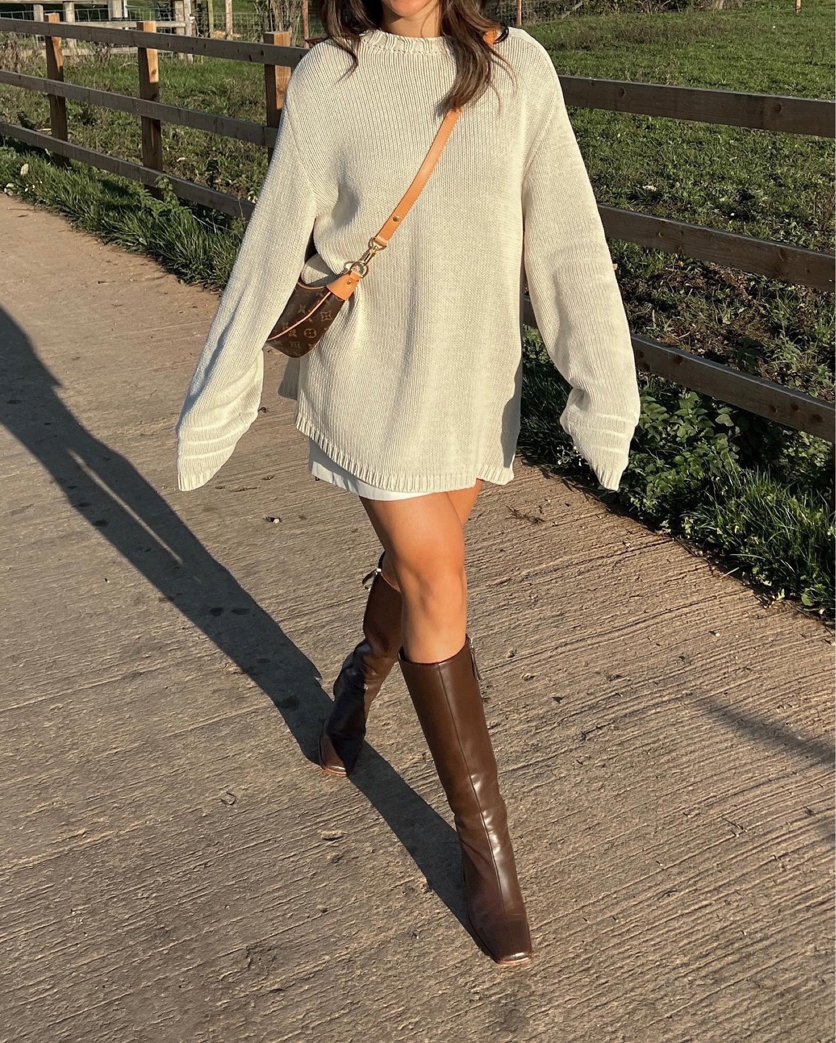 Sweater outfit ideas 

#LTKstyletip #LTKHoliday #LTKitbag