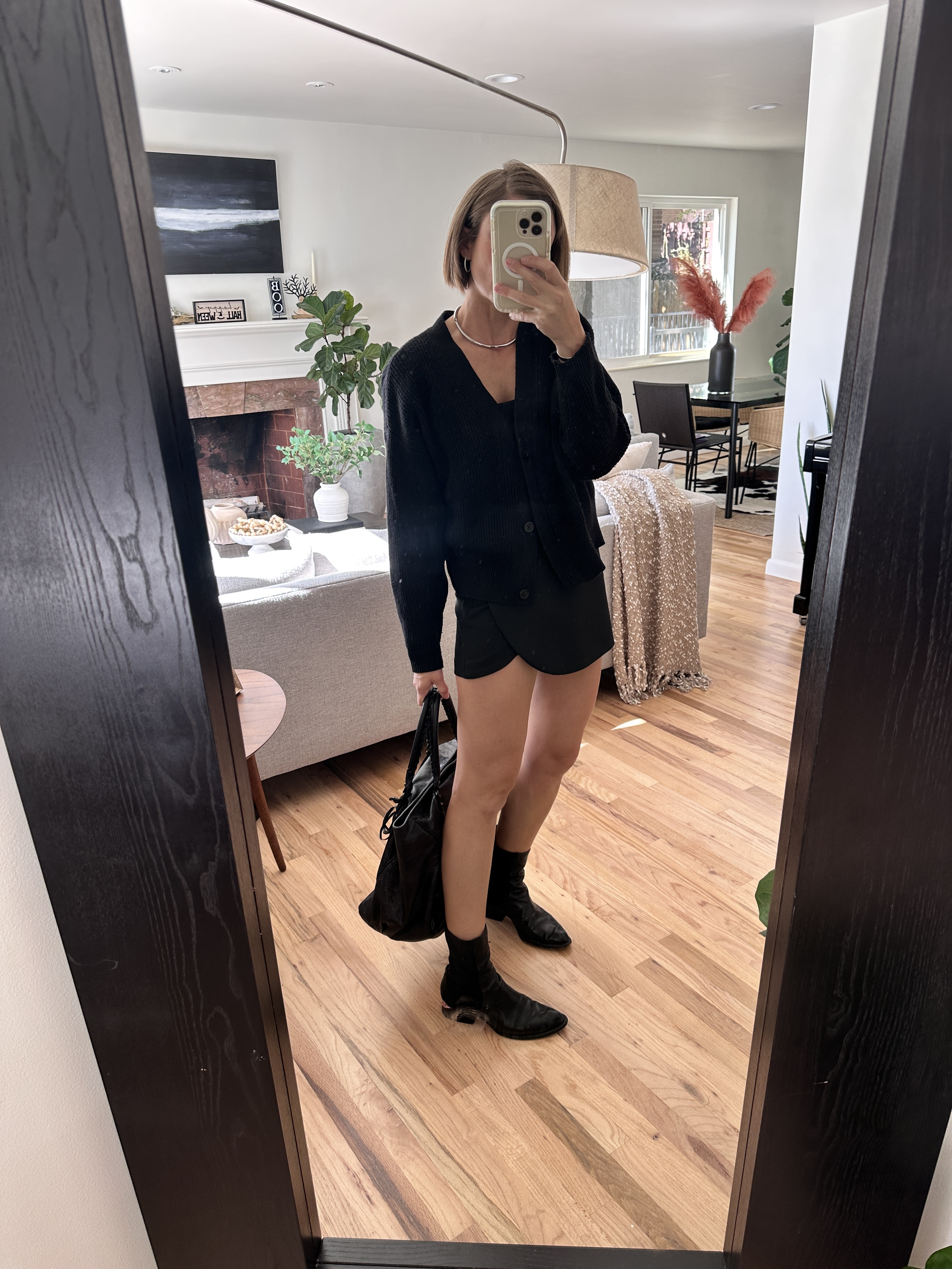 Cute short skirt for a cute weekend look

#LTKPetite #LTKdayinmylife #LTKOver40