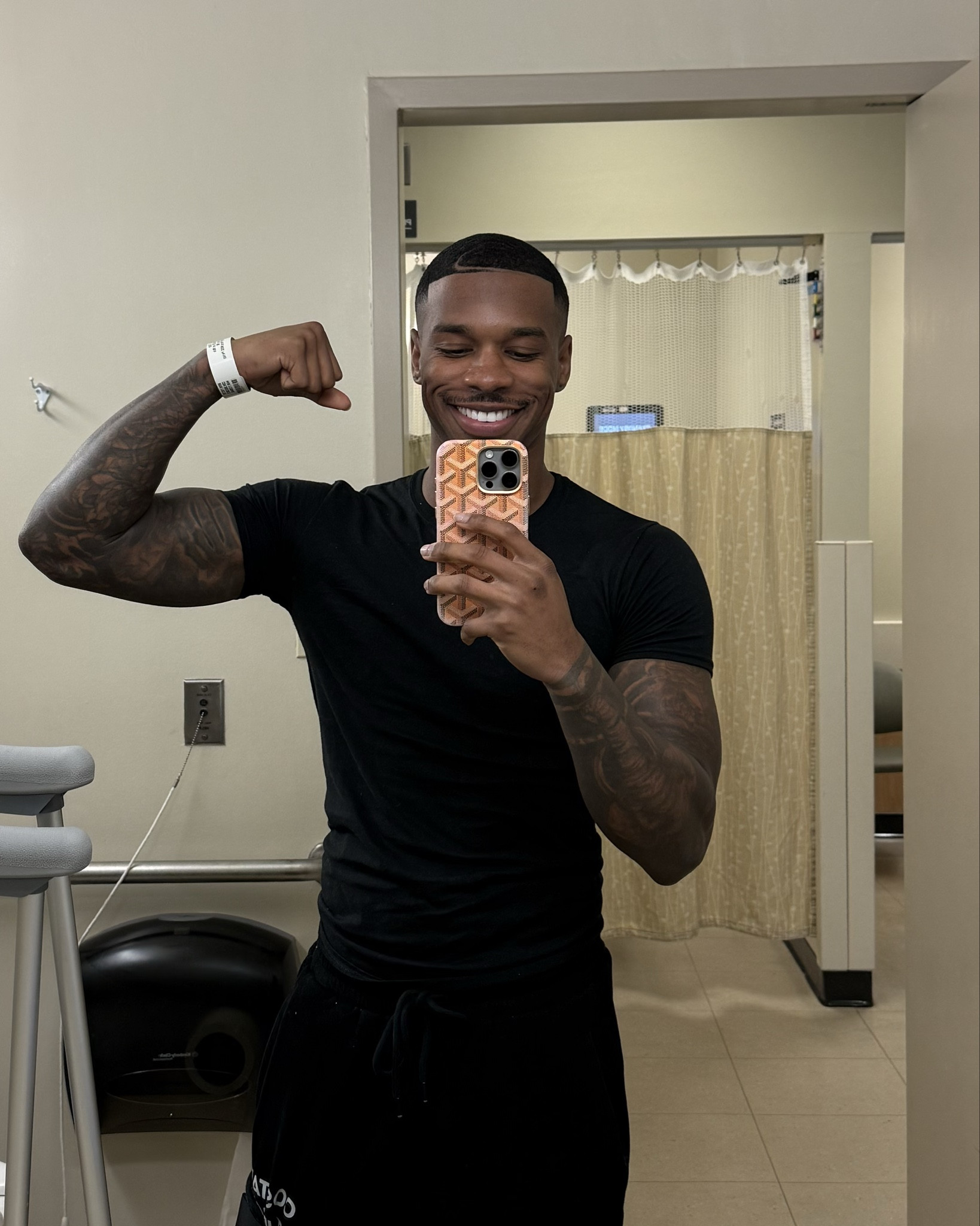 My favorite slim fit t shirt! Here they are for everyone asking me 🙌🏾🙌🏾

#LTKMens #LTKFindsUnder50 #LTKfitnessgoals