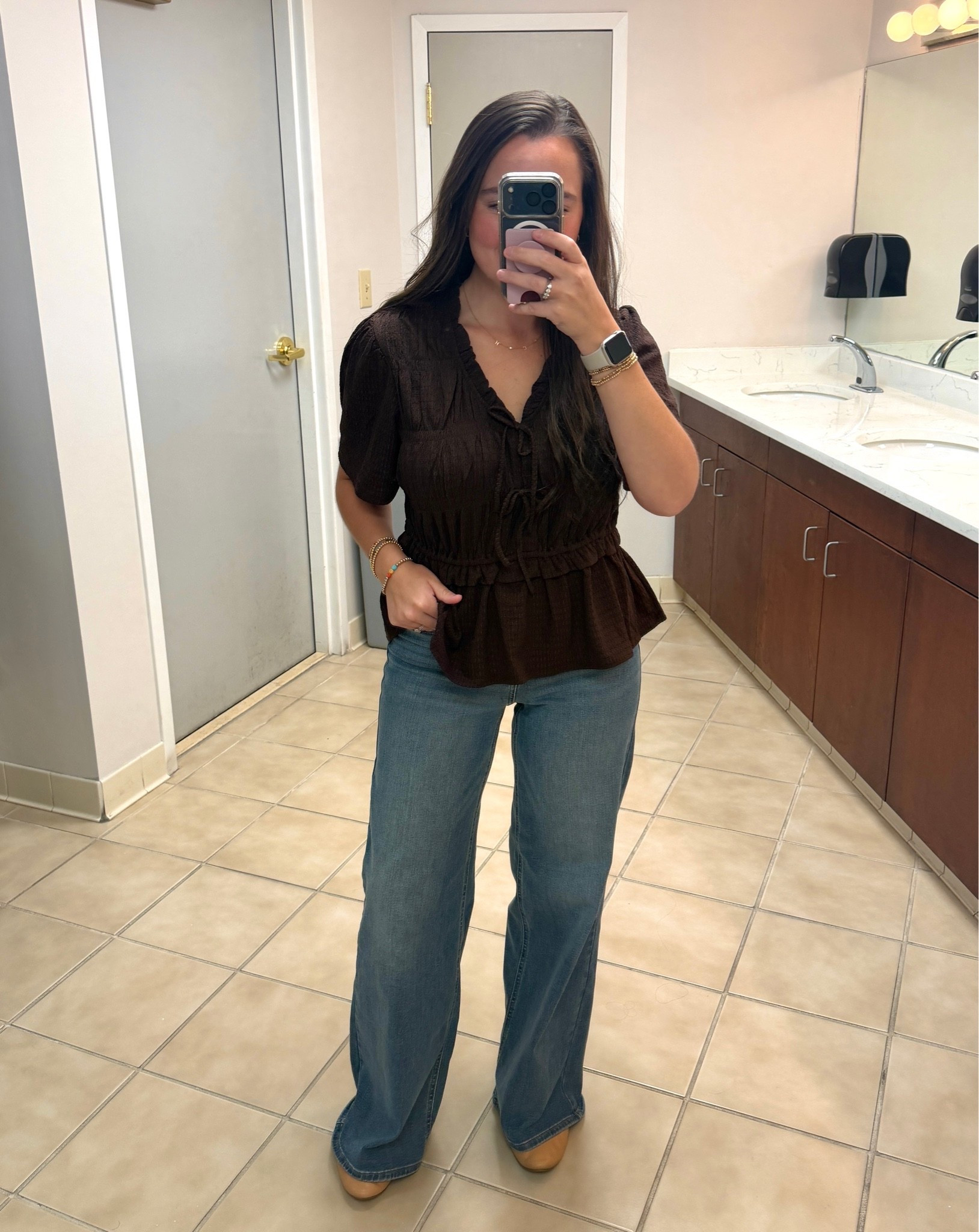 This whole outfit is under $45! 🤯

$28 jeans + $15 top 🙌🏼 The top comes in 3 other colors and the jeans come in 4 other washes too!
#WalmartFind

#LTKmomlife #LTKootd #LTKgrwm