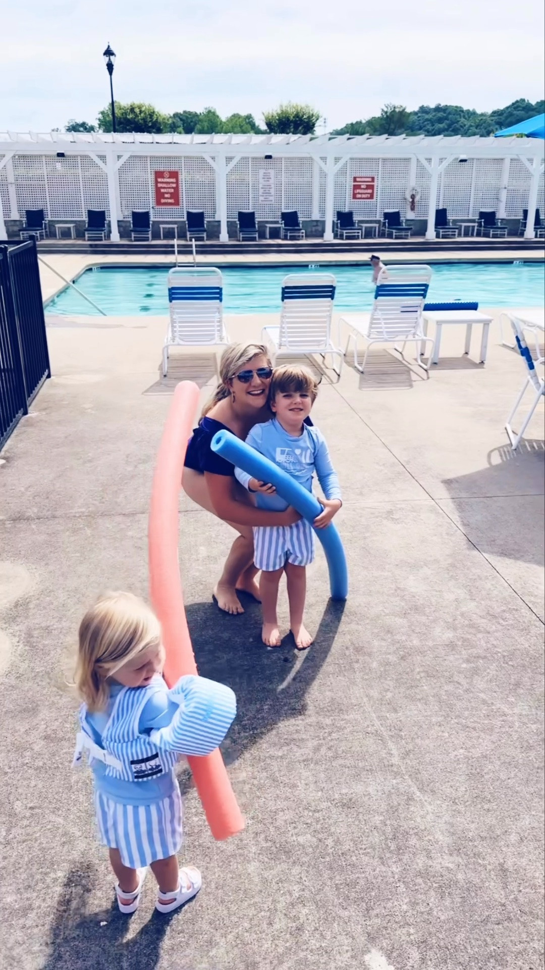 Nothing better than that very first pool day of sweet summertime !!! ☀️💦⛱️ Oh it’s so good be back at our favorite pool!! 😍 Helloooo summertime!! 🌞